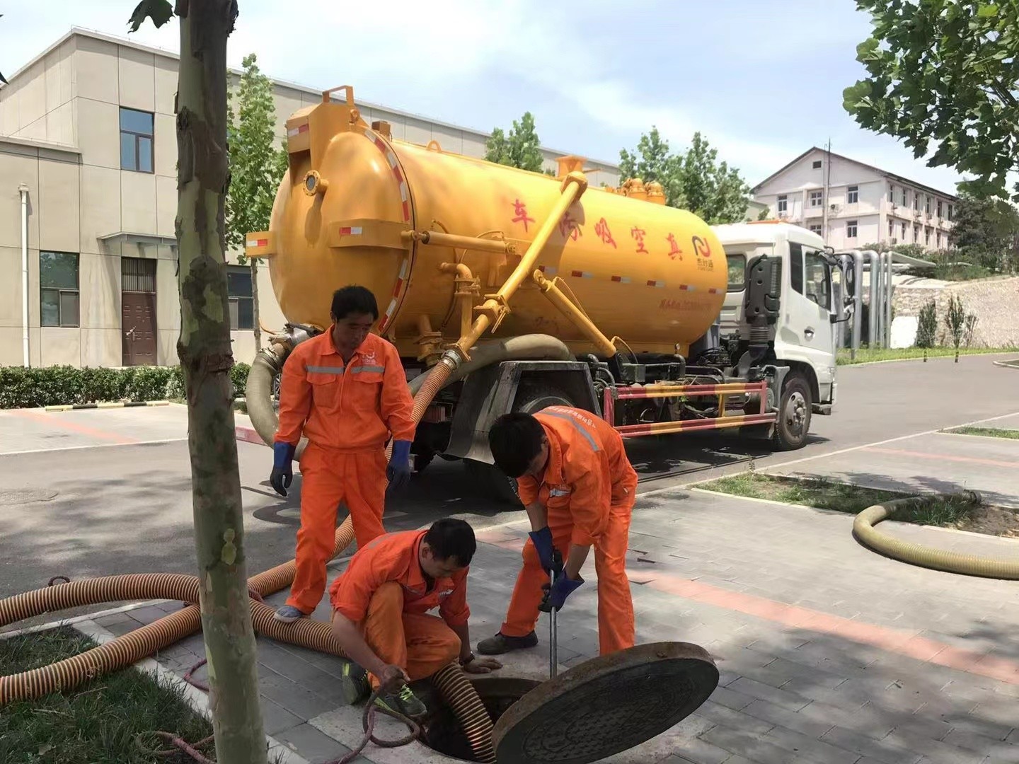 虎门镇化粪池清理与5-8吨吸粪车施工效率分析